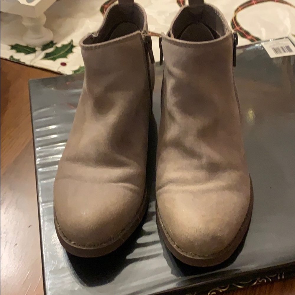 Carlos short taupe booties size 7